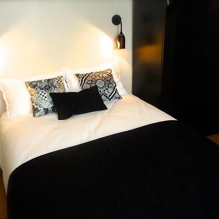 Appartamento Duplex De Charme Au Coeur De Montmartre Parigi Camera foto
