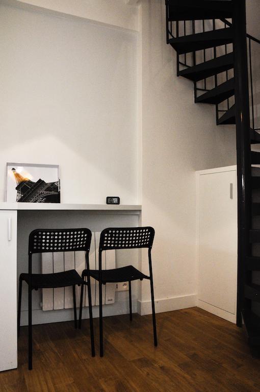 Appartamento Duplex De Charme Au Coeur De Montmartre Parigi Camera foto