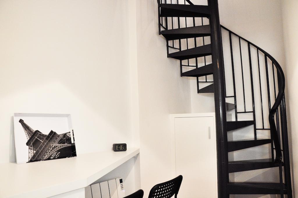 Appartamento Duplex De Charme Au Coeur De Montmartre Parigi Camera foto
