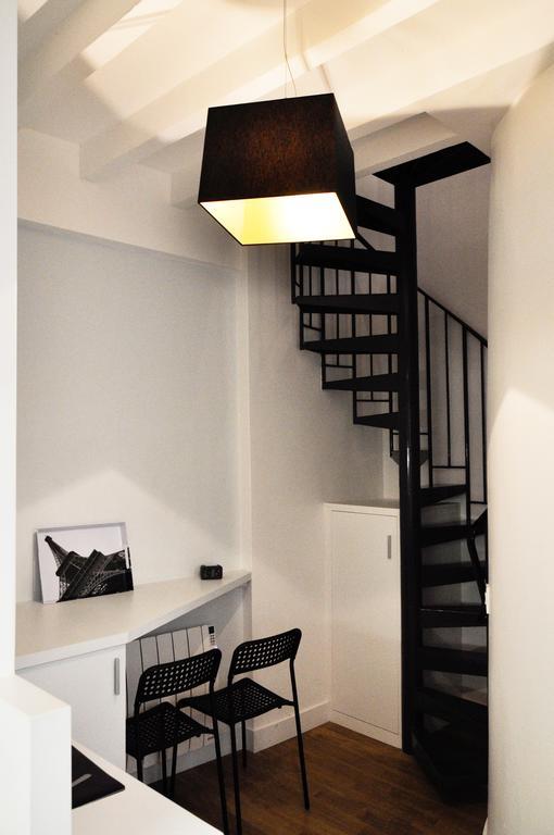 Appartamento Duplex De Charme Au Coeur De Montmartre Parigi Camera foto