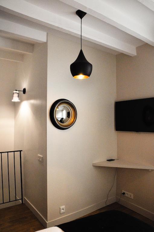 Appartamento Duplex De Charme Au Coeur De Montmartre Parigi Camera foto