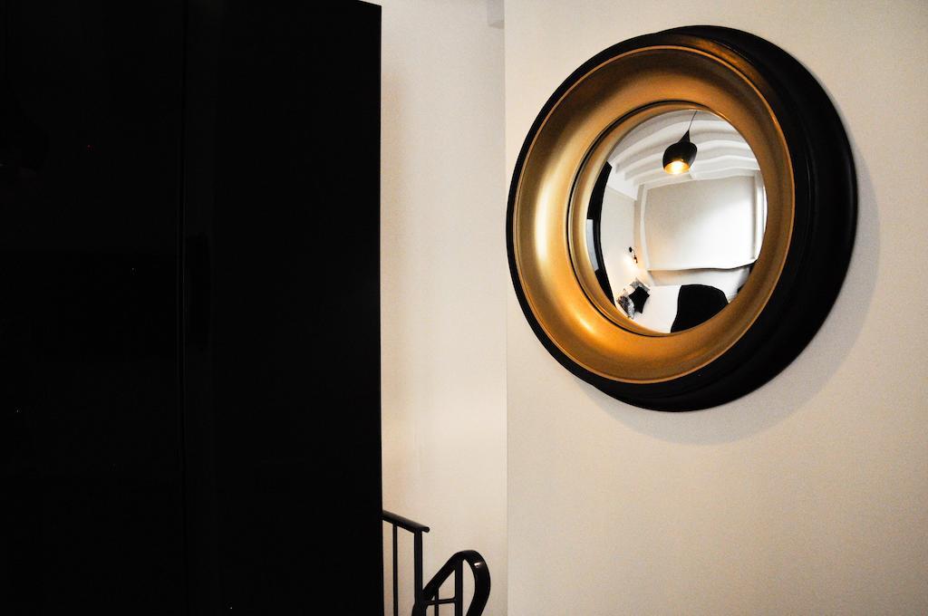 Appartamento Duplex De Charme Au Coeur De Montmartre Parigi Camera foto