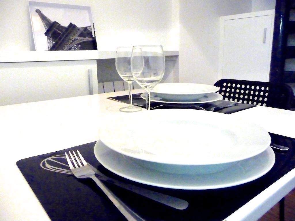 Appartamento Duplex De Charme Au Coeur De Montmartre Parigi Camera foto
