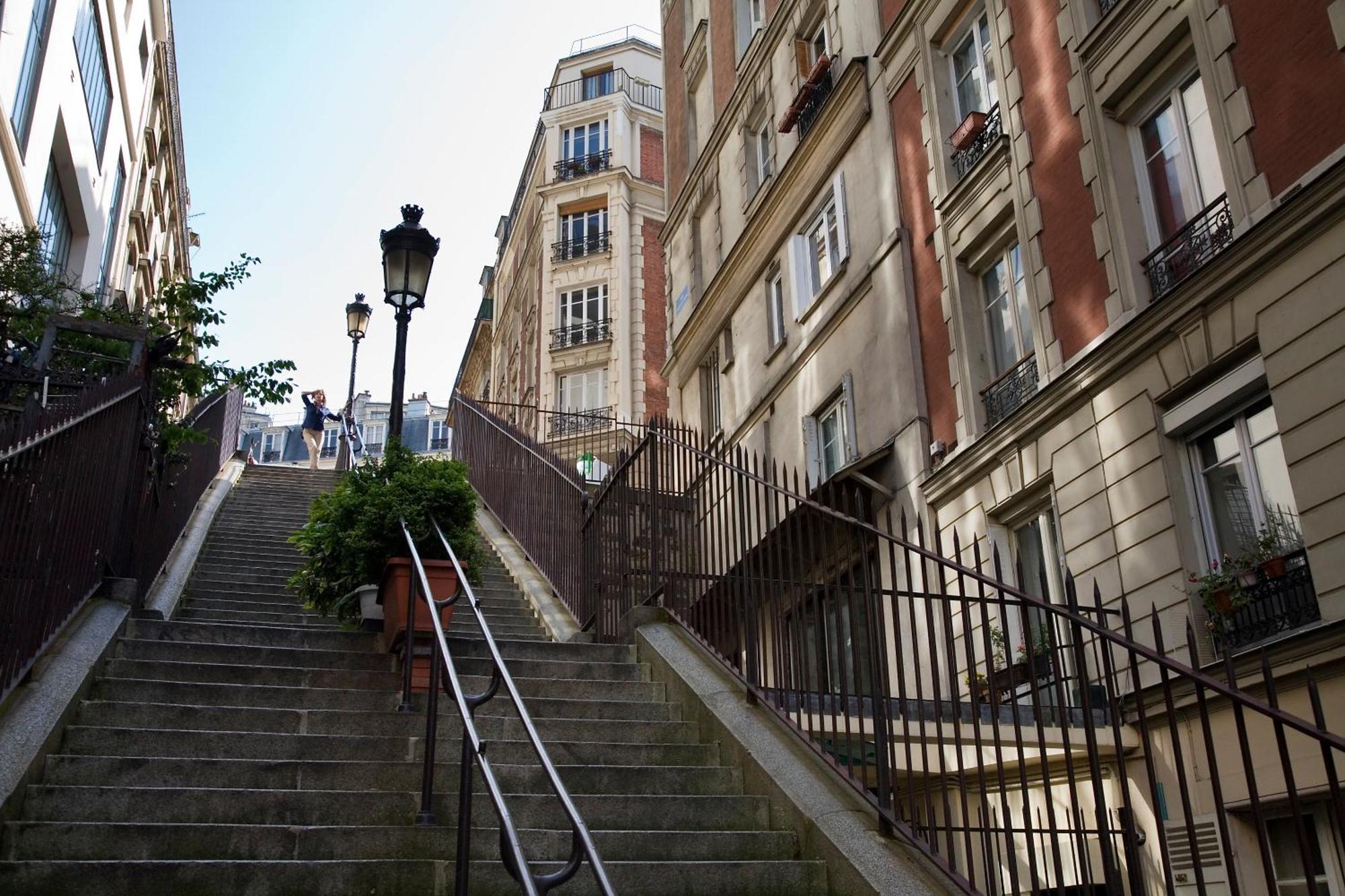 Appartamento Duplex De Charme Au Coeur De Montmartre Parigi Esterno foto