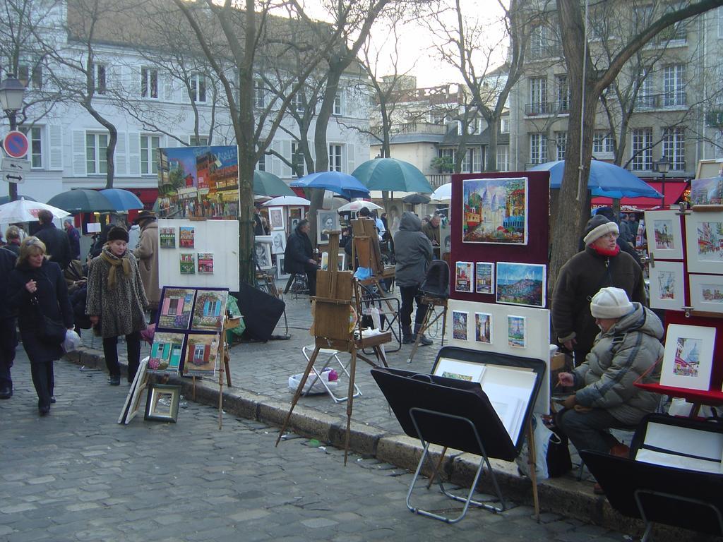 Appartamento Duplex De Charme Au Coeur De Montmartre Parigi Esterno foto
